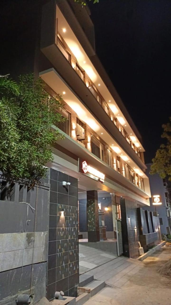 M S Residency 3*