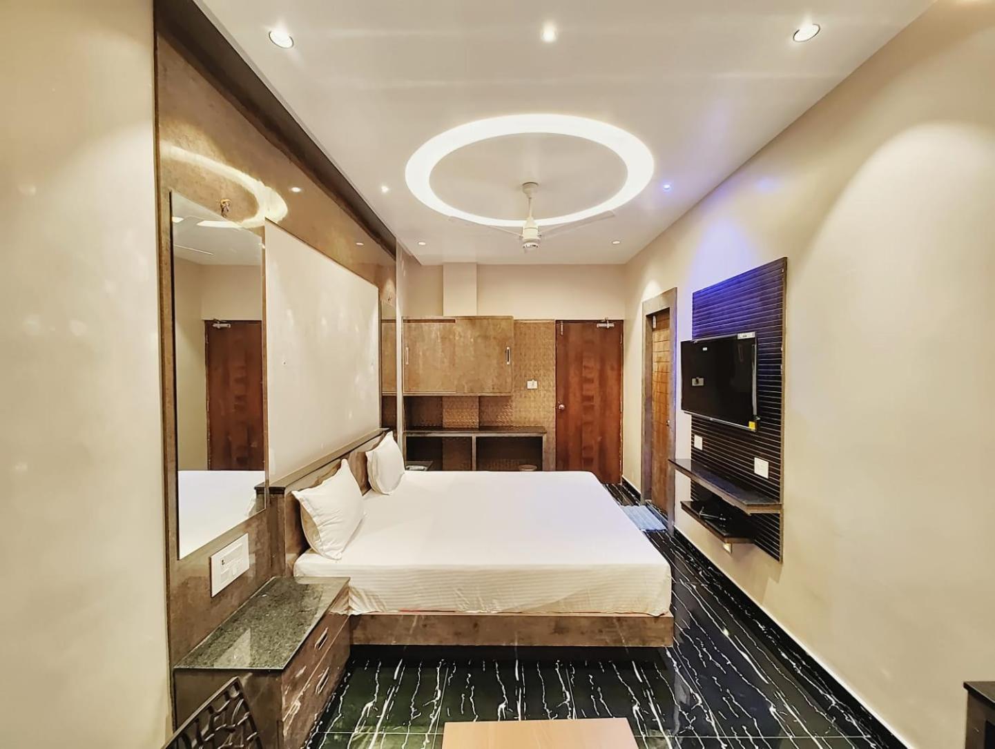 M S Residency 3*